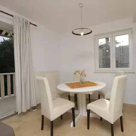 To Relax - One Bedroom With Terrace Appartement Srima