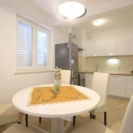 Appartement To Relax - One Bedroom With Terrace *