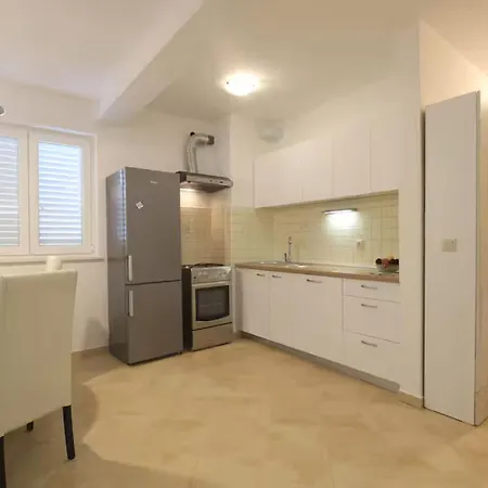 To Relax - One Bedroom With Terrace * سريما